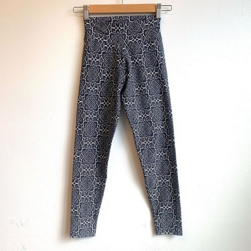 Liquido Yoga Legging Black and White Floral Medallion Soft‎ Comfy